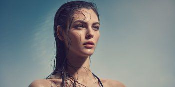 شاهد .. عارضة جديدة تنضم لقافلة حبيبات ليوناردو دي كابريو العارضات .. وجمالها حديث المتابعين