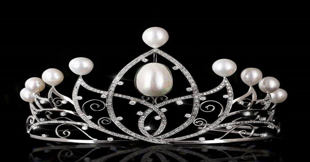 شاهد .. بالصورة- ملكة جمال لبنان 1984 عالقة بين السماء والأرض وتعبر عن خوفها الكبير