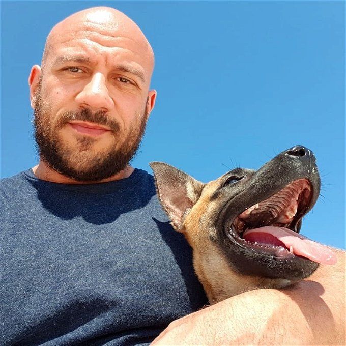 فيديو لـ أحمد مكي على الفيس بوك يثير الجدل: النصر قريباً من عند الله