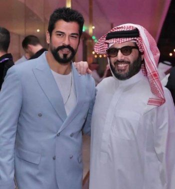 شاهد .. صورة تجمع المستشار تركي آل الشيخ وبوراك أوزجيفيت