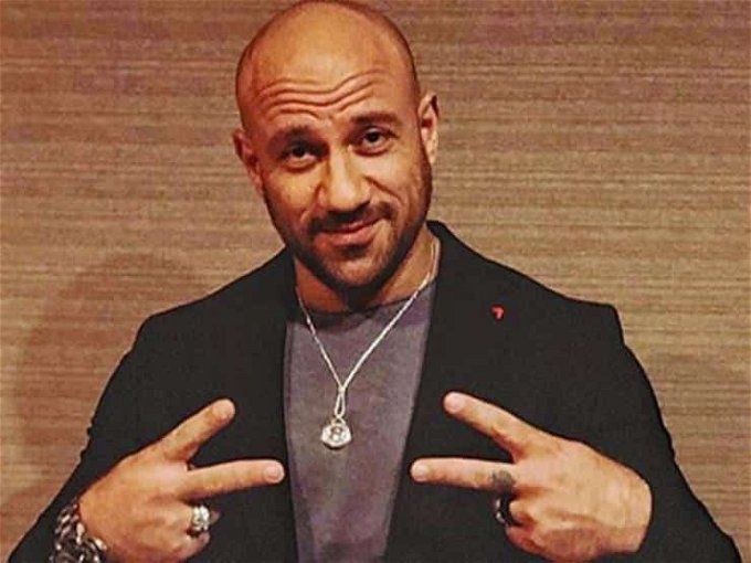 فيديو لـ أحمد مكي على الفيس بوك يثير الجدل: النصر قريباً من عند الله