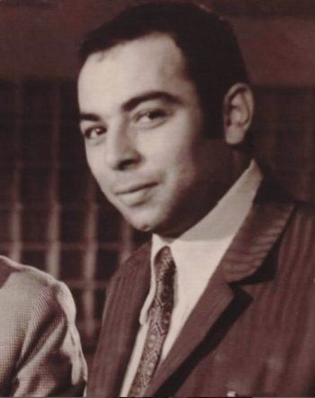 شاهد .. بالصورة- لقاء الخميسي توجه رسالة حب لوالدها الراحل عبد الملك الخميسي