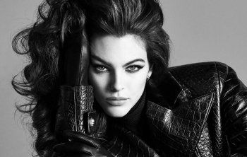 شاهد .. عارضة جديدة تنضم لقافلة حبيبات ليوناردو دي كابريو العارضات .. وجمالها حديث المتابعين