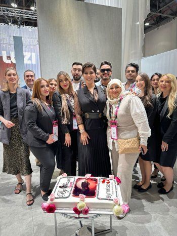 شاهد .. شمس الكويتية بمفاجأة للجمهور.."باي شمس" أوّل عطر فريد من نوعه في التاريخ-بالصور