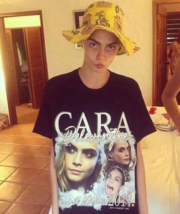 شاهد .. نجمات إرتدين تيشيرتات عليهن صورتهن آخرهن نانسي عجرم - بالصور