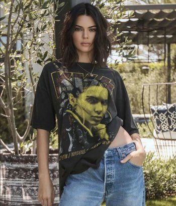 شاهد .. نجمات إرتدين تيشيرتات عليهن صورتهن آخرهن نانسي عجرم - بالصور