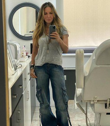 شاهد .. ملكة جمال لبنان 1995 تطل من دون ماكياج.. وجمالها حديث الجمهور