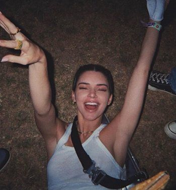 شاهد .. بلحظات جميلة جمعتهما من الطفولة..كلوي كارداشيان توجه هذه الرسالة لـ كيندال جينر في عيد ميلادها