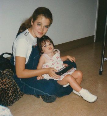 شاهد .. بلحظات جميلة جمعتهما من الطفولة..كلوي كارداشيان توجه هذه الرسالة لـ كيندال جينر في عيد ميلادها