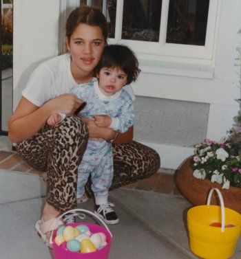 شاهد .. بلحظات جميلة جمعتهما من الطفولة..كلوي كارداشيان توجه هذه الرسالة لـ كيندال جينر في عيد ميلادها