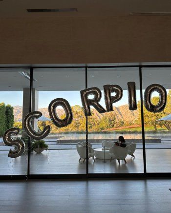 شاهد .. بالصور- كيندال جينر تحتفل بعيد ميلادها الـ 28 بهذا اللوك الرائع