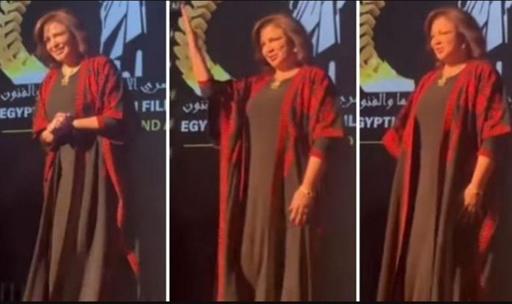 تكريم الهام شاهين بالعلم الفلسطيني في أمريكا- فيديو وصور