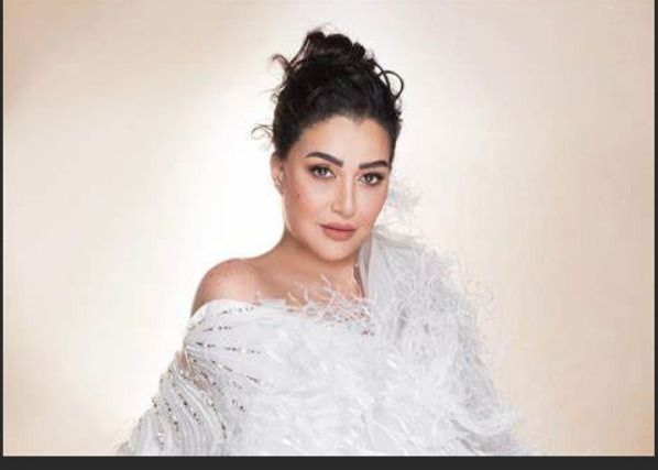 تيتا غادة عبد الرازق رجعت 20 سنة لورا : عمليات تجميل تااااني