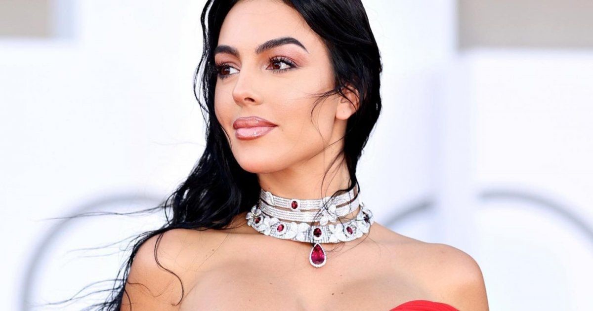 شاهد .. الجمهور يشبه جورجينا رودريغيز بسبايردر مان .. وهي ترد