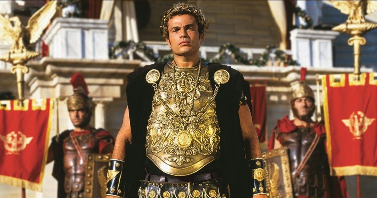 شاهد .. حقيقة فسخ شركة مشروبات غازية عقدها مع عمرو دياب