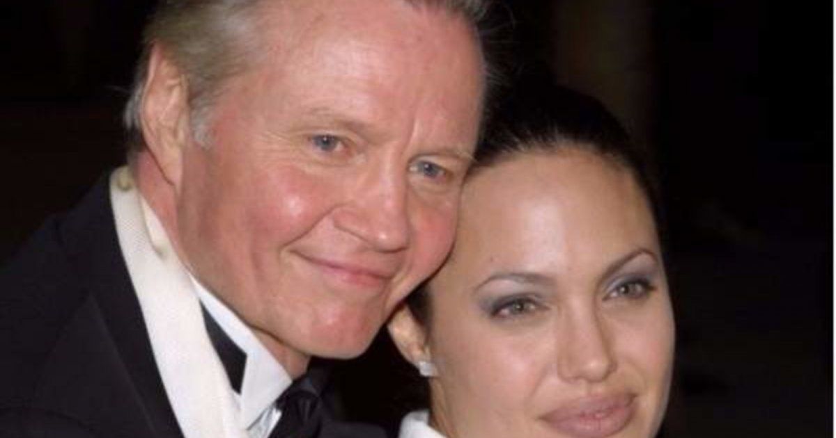 شاهد .. والد أنجلينا جولي غاضب منها بعد دعمها لـ فلسـ طين : "أشعر بخيبة أمل في ابنتي"