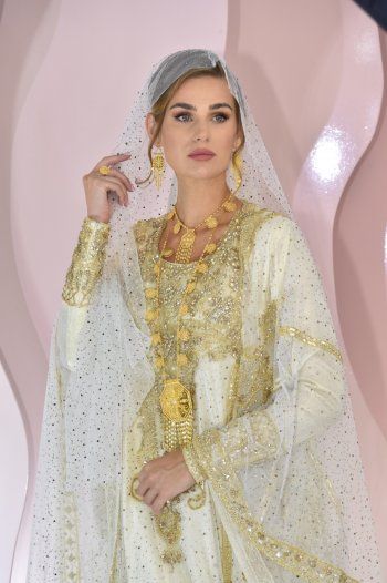 شاهد .. منى المنصوري تشارك في "معرض الفجيرة للعروس".. وهذه الأصداء!