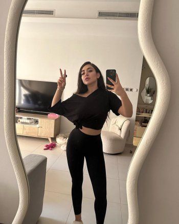 شاهد .. بالصور- بلوك رائع.. هيا مرعشلي تخطف الأنظار بالأسود