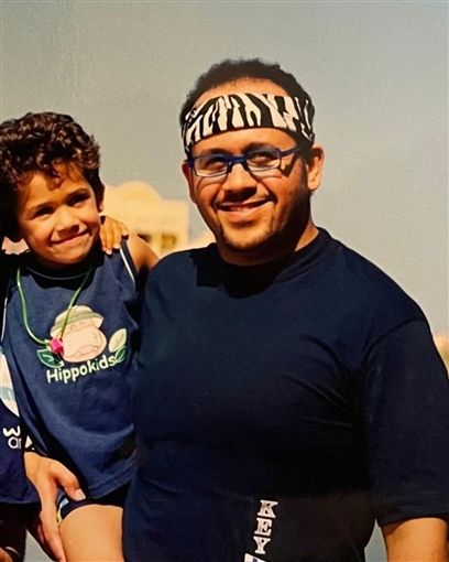 نجل هشام عباس في عيد ميلاده : عريس زي القمر