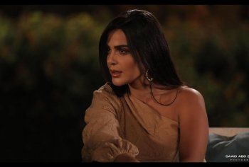 شاهد .. بالصور- رانيا منصور تتألق في كواليس "عيشها بفرحة"