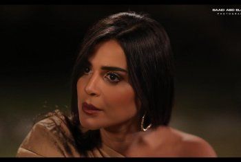 شاهد .. بالصور- رانيا منصور تتألق في كواليس "عيشها بفرحة"