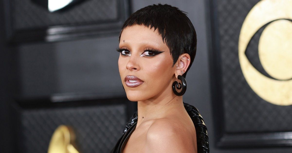 شاهد .. دوجا كات كالمجنونة في هذا الفيديو..اليكم ما فعلته