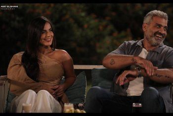 شاهد .. بالصور- رانيا منصور تتألق في كواليس "عيشها بفرحة"