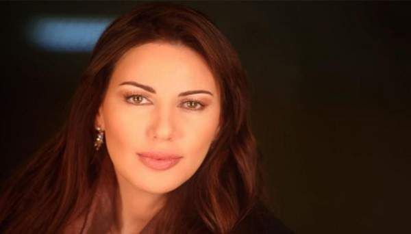 شاهد .. دارين حمزة تُفجع بوفاة والدتها