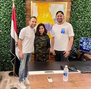 شاهد .. شيرين عبد الوهاب بإبتسامة عريضة في أحدث إطلالة مع حسام حبيب .. بالصور