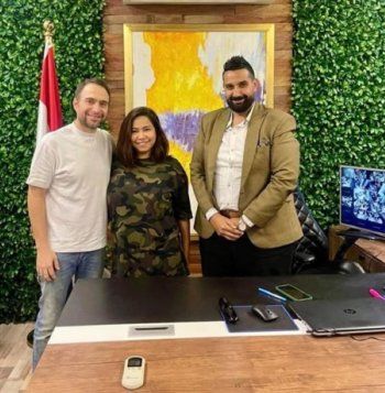 شاهد .. شيرين عبد الوهاب بإبتسامة عريضة في أحدث إطلالة مع حسام حبيب .. بالصور