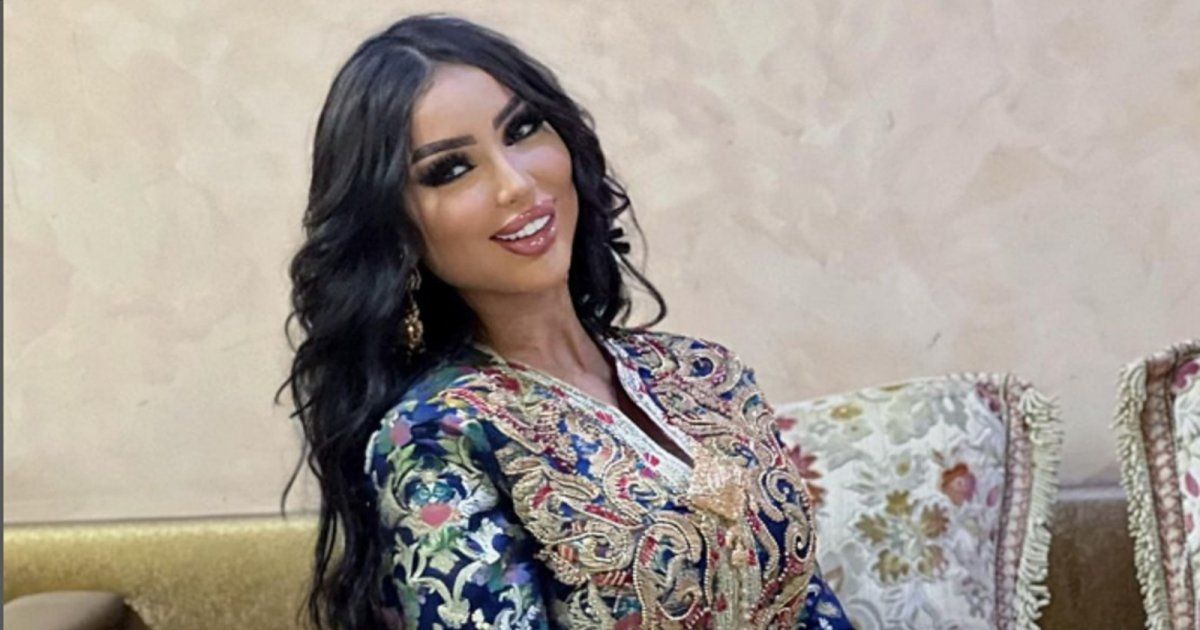 شاهد .. بالصور- دنيا بطمة تتألق وتستعرض رشاقتها بفستان ضيق