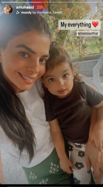 شاهد .. إبنة طوني عيسى تخطف القلوب بصورة عفوية مع والدتها