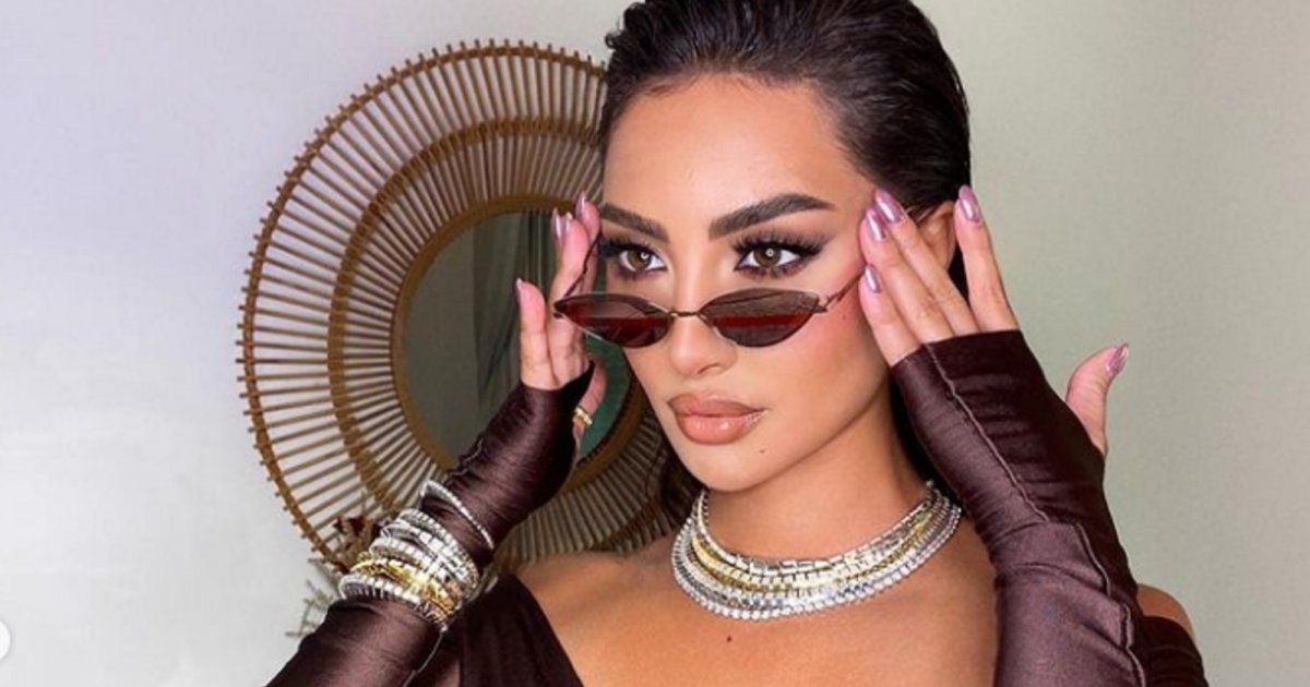 شاهد .. بالصور- نور الغندور تتألق بالابيض الشتوي والريش وتخطف الانظار بجمالها