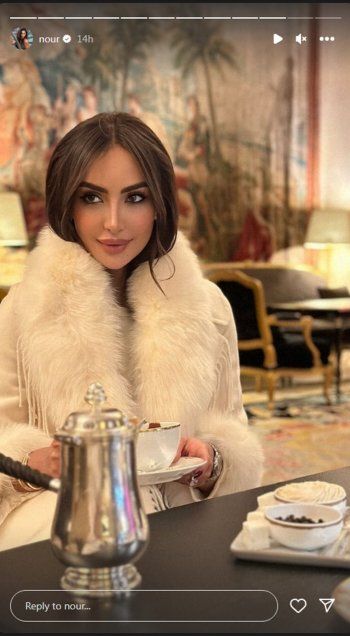 شاهد .. بالصور- نور الغندور تتألق بالابيض الشتوي والريش وتخطف الانظار بجمالها