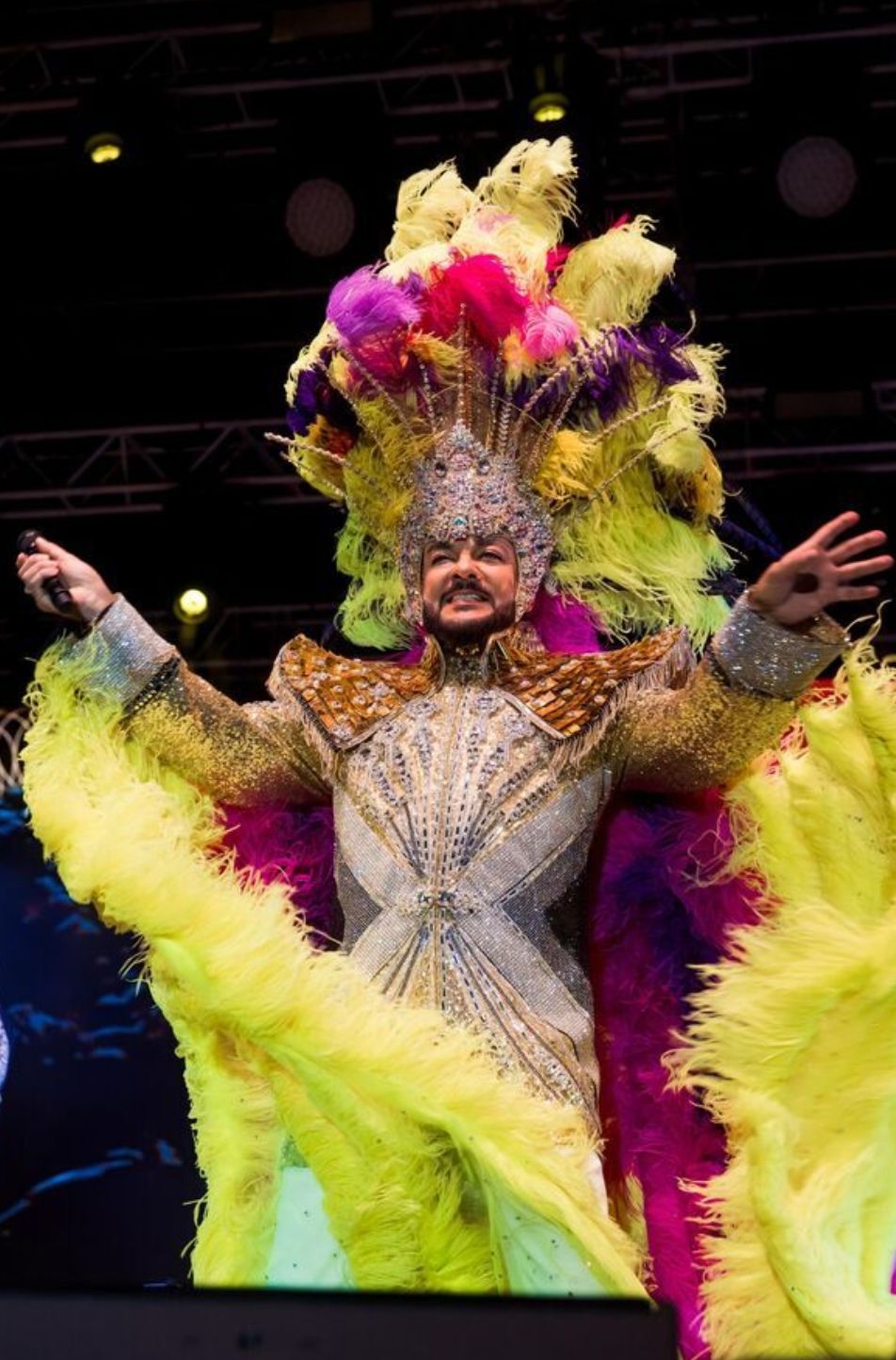 بالصور.. نجوم البوب والروك والراب الروس يتألقون في مهرجان دبي الموسيقي