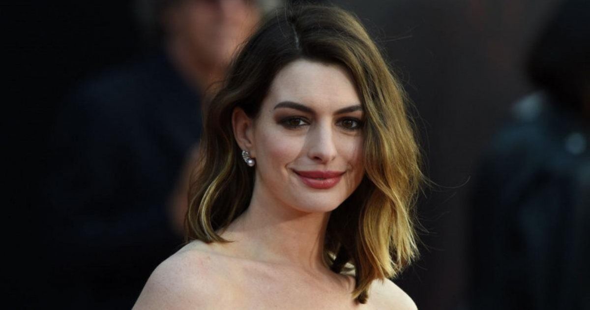 شاهد .. آن هاثاواي تخطف الأنظار بأحدث إطلالة لها من حفل توزيع جوائز الأزياء CFDA