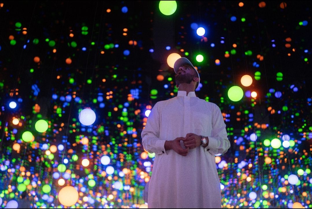 مهرجان العُلا للاستجمام والاسترخاء يقدم التركيب الفني المبهر للفنانة يايوي كوساما