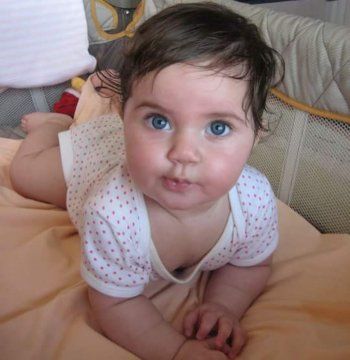 شاهد .. كارلا حداد تهنئ إبنتها بعيد ميلادها.. وجمالها يدهش الجمهور