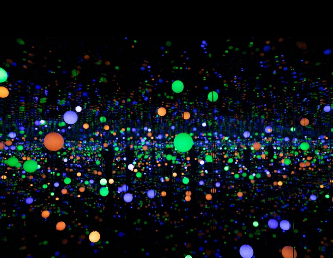 مهرجان العُلا للاستجمام والاسترخاء يقدم التركيب الفني المبهر للفنانة يايوي كوساما