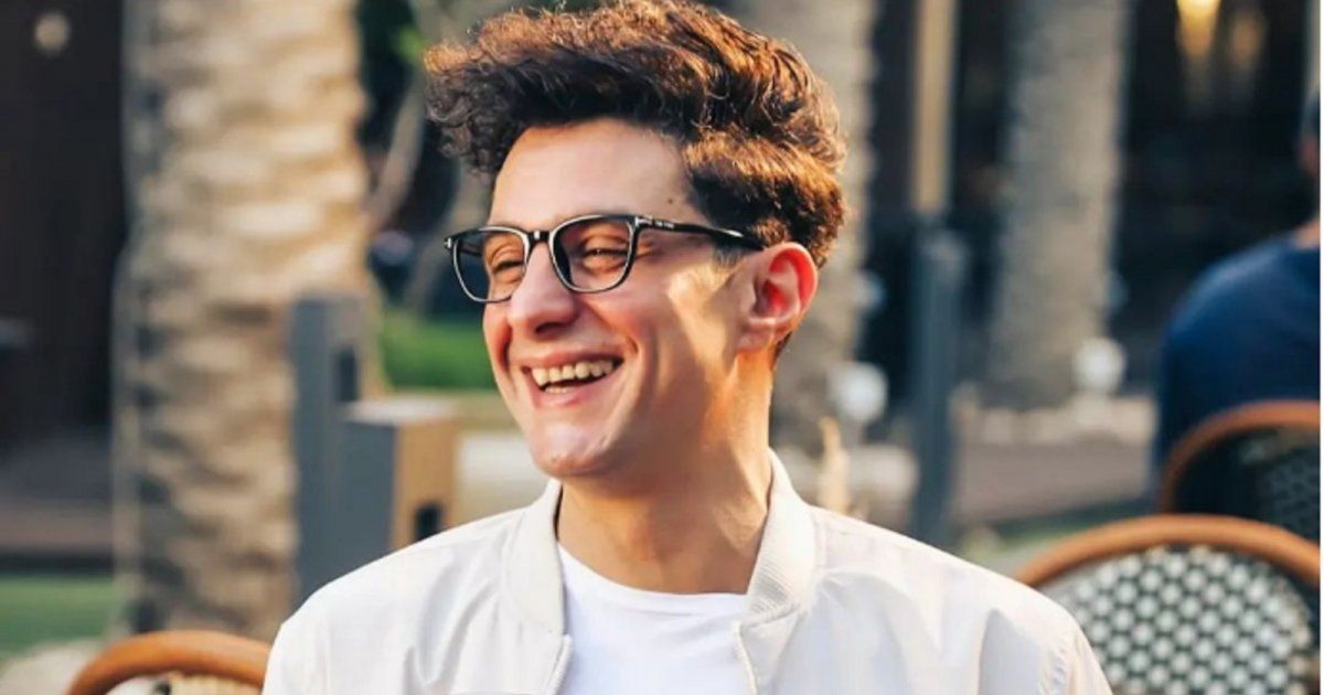 شاهد .. بالفيديو- هذا ما يفعله أحمد الفيشاوي في وقت متأخر من الليل خلال تصوير "السيستم"