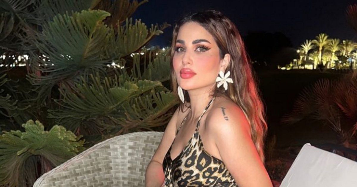 شاهد .. بالفيديو- ندى الكامل تستعرض رشاقتها من خلال فستان ضيق