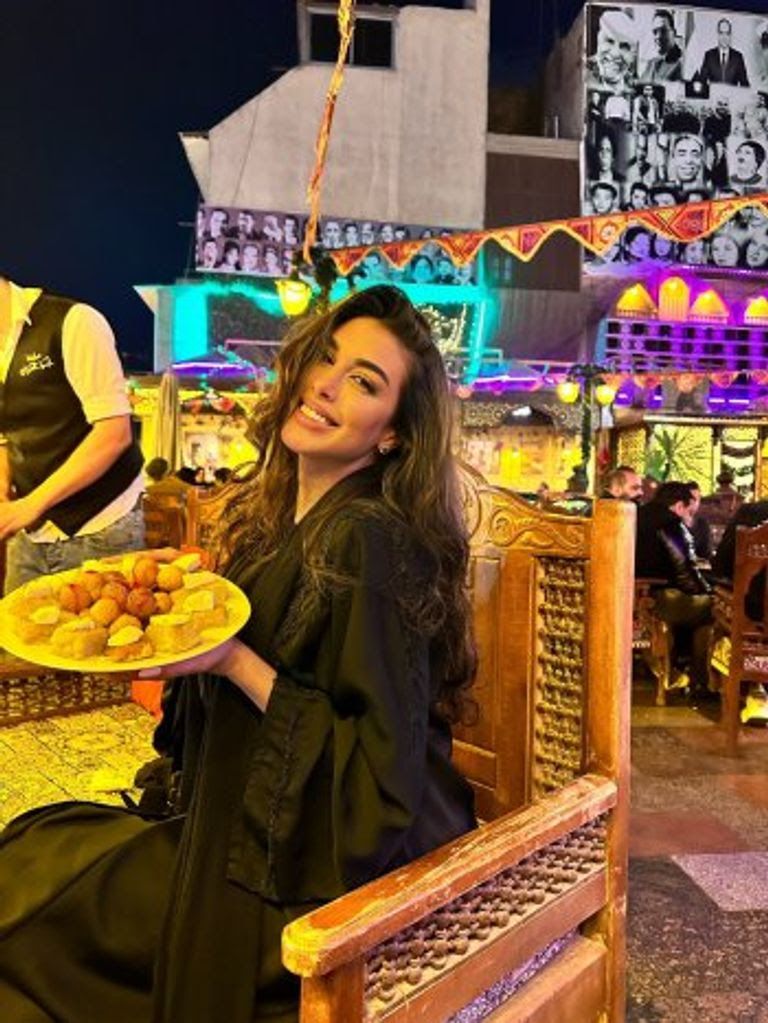 البنات هتتجنن على عباية ياسمين صبري الجديدة: عاوزين زيها