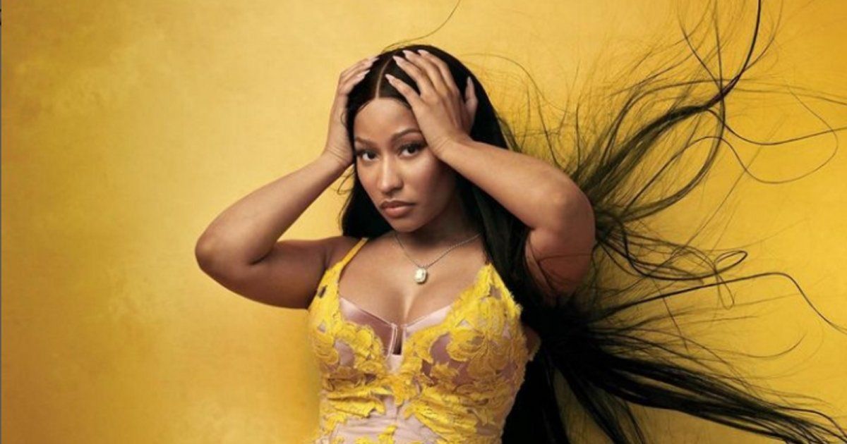 شاهد .. بالصورة- نيكي ميناج تتألق بلوك غريب من الجلد والجمهور يعلق