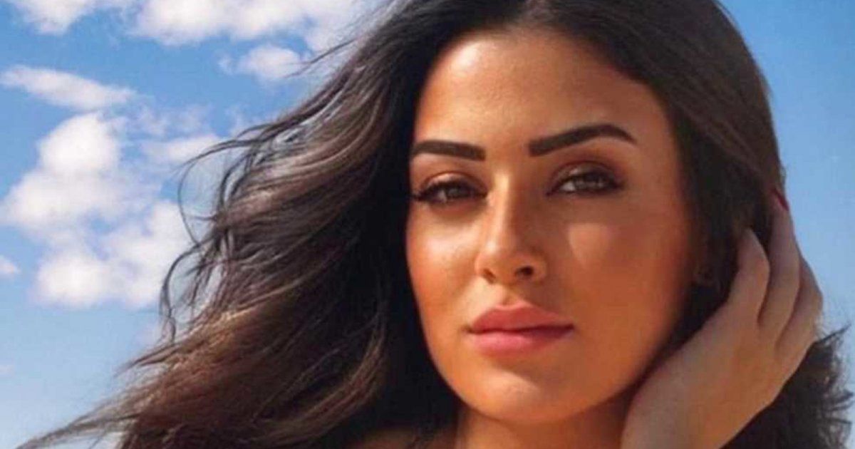 شاهد .. بالصورة - ميرنا نور الدين تؤدي مناسك العمرة مع زوجها