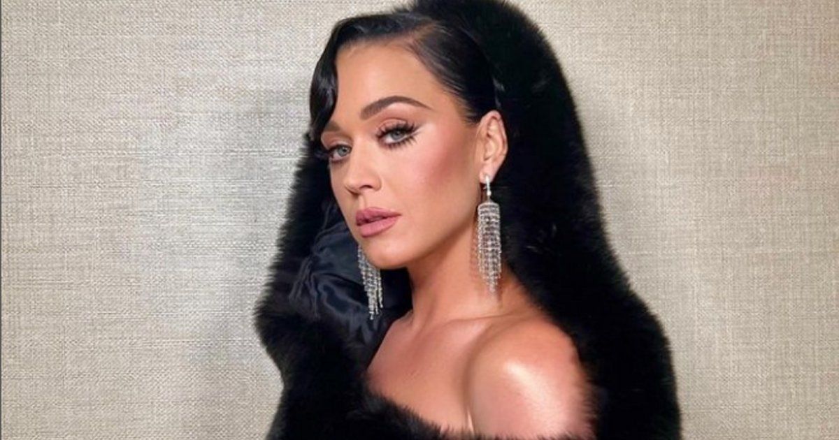 شاهد .. بالفيديو- كايتي بيري تتألق بأناقتها وتسحر الجمهور بجمالها