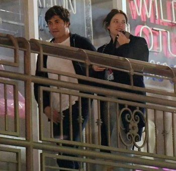 شاهد .. بالصور- الظهور الأول لـ آشلي بينسون بعد إعلان حملها