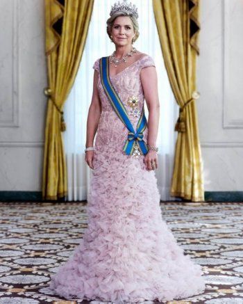 شاهد .. صور جديدة للملك ويليم ألكسندر والملكة ماكسيما بعد مرورعقد على حكمه