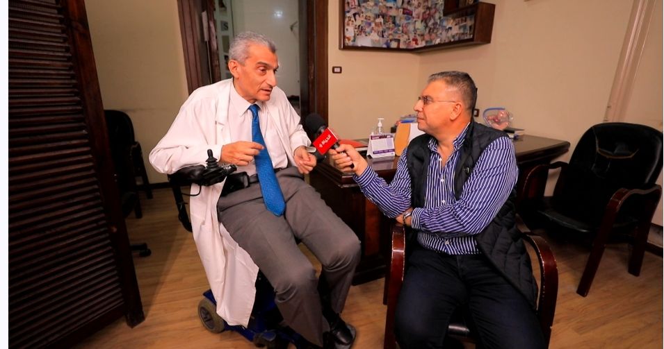 واحد من الناس يواصل اكتشاف المواهب و مساعدة الحالات الإنسانية