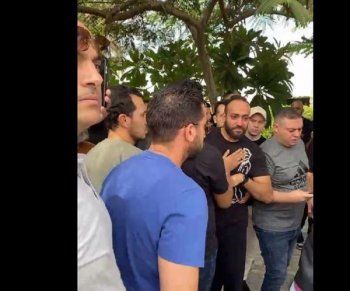 شاهد .. تشييع الفنان الشاب شريف شاكر وشقيقه ينهار