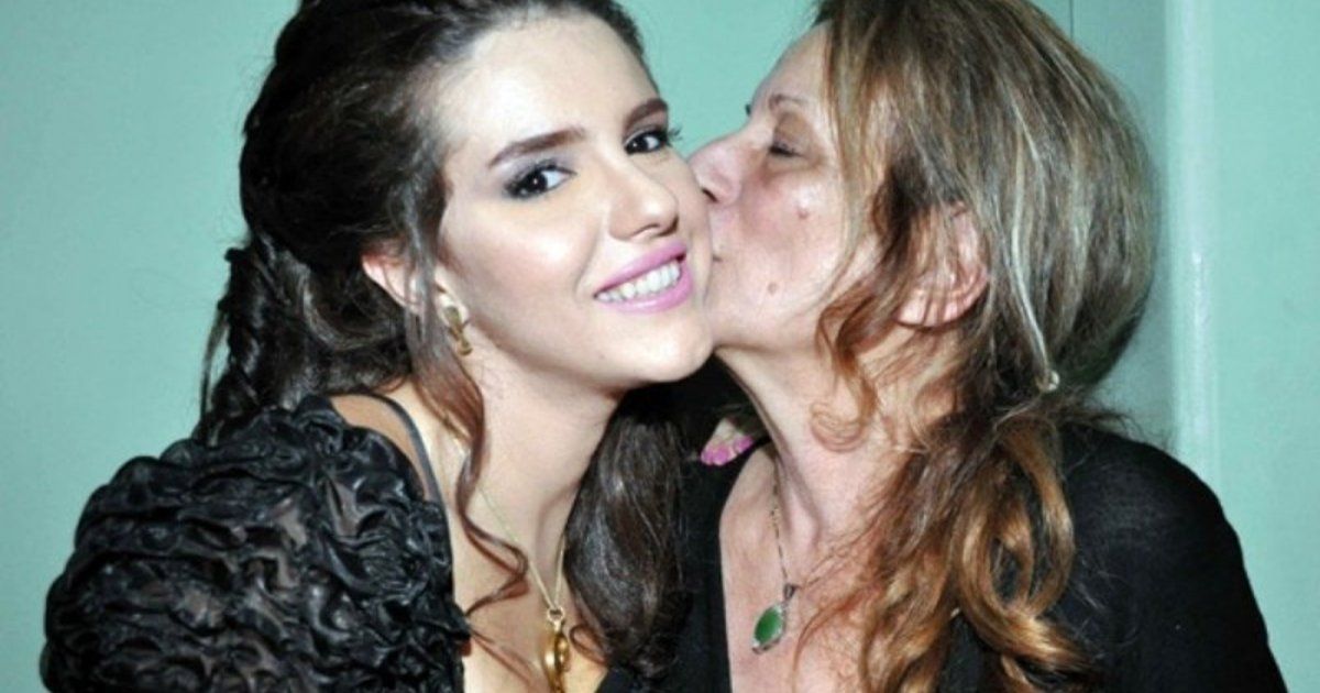 شاهد .. دنيا عبد العزيز تستذكر والدتها الراحلة بصورة تجمعهما وهذا ما قالته لها